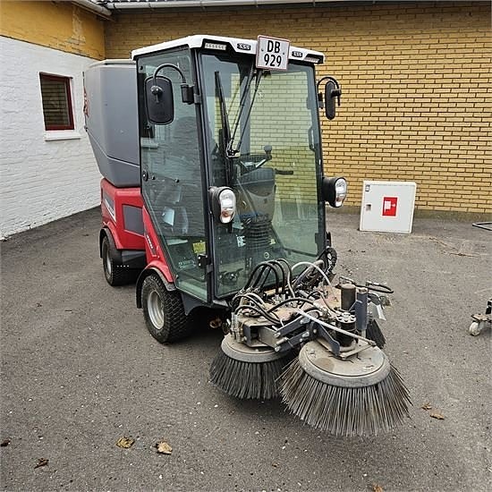 Timan 3330 T2A - feje/suge-anlæg, kost, v-plov og saltsprede 4 of 30