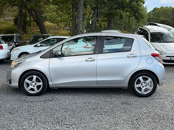 Toyota Yaris 5 of 17