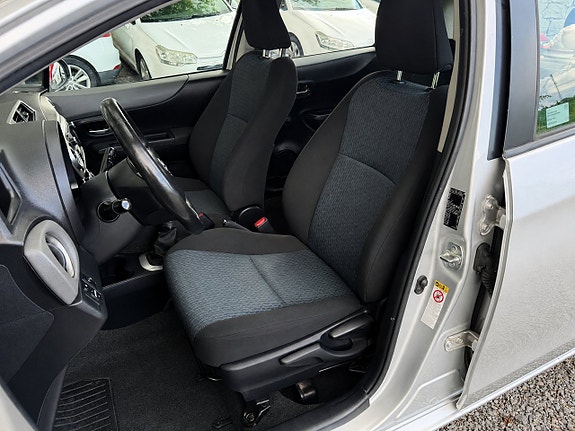 Toyota Yaris 11 of 17