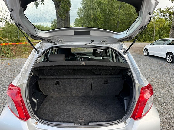 Toyota Yaris 17 of 17