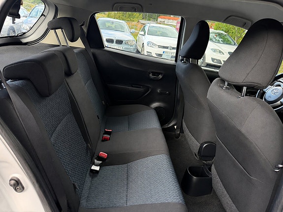 Toyota Yaris 14 of 17