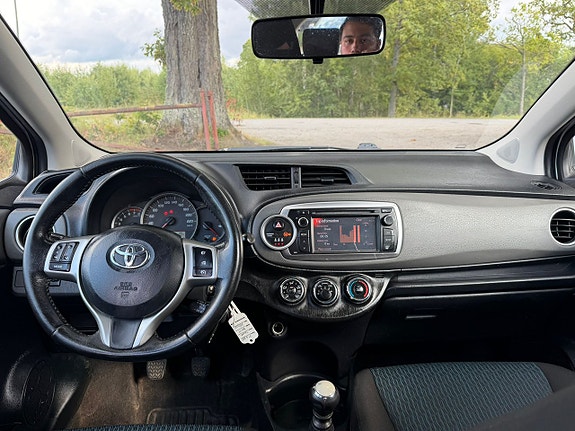 Toyota Yaris 9 of 17