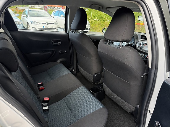 Toyota Yaris 16 of 17