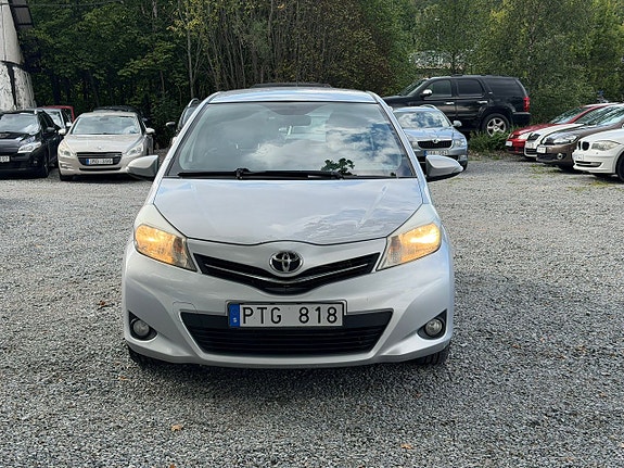 Toyota Yaris 7 of 17