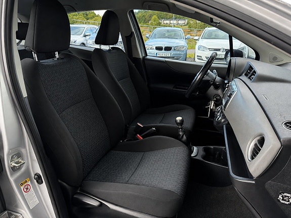 Toyota Yaris 12 of 17