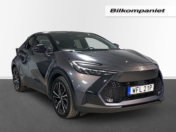 Toyota C-HR 3 of 12