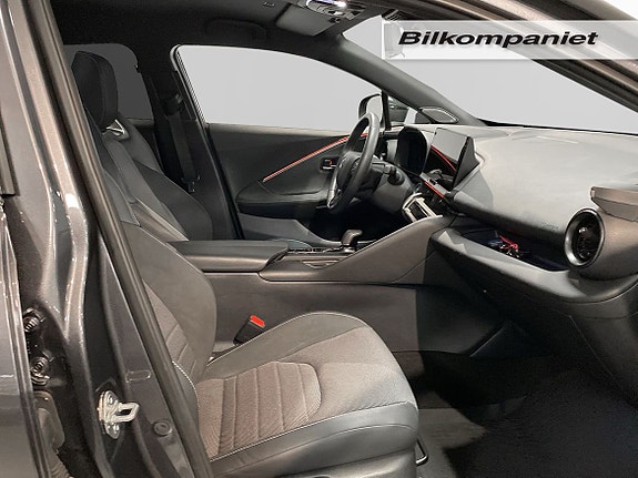 Toyota C-HR 9 of 12