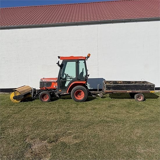 Kubota B2100 - Med kost og tip trailer / with broom and tipt 11 of 30