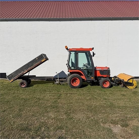 Kubota B2100 - Med kost og tip trailer / with broom and tipt 6 of 30