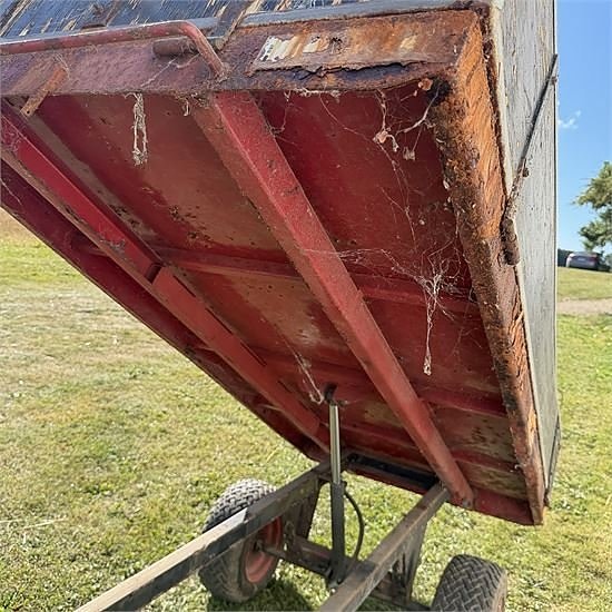 Kubota B2100 - Med kost og tip trailer / with broom and tipt 16 of 30