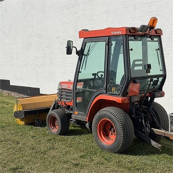 Kubota B2100 - Med kost og tip trailer / with broom and tipt 4 of 30