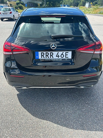 Mercedes-Benz A180 2 of 5