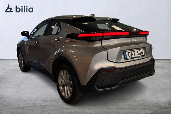 Toyota C-HR 2 of 21