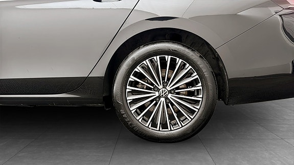 Volkswagen Passat 6 of 19