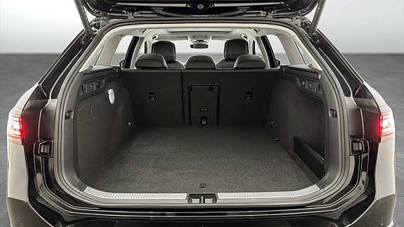 Volkswagen Passat 12 of 19