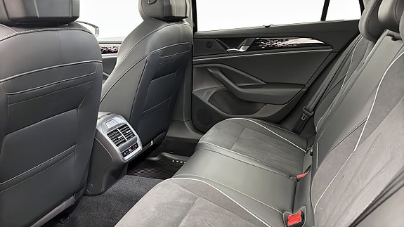 Volkswagen Passat 11 of 19