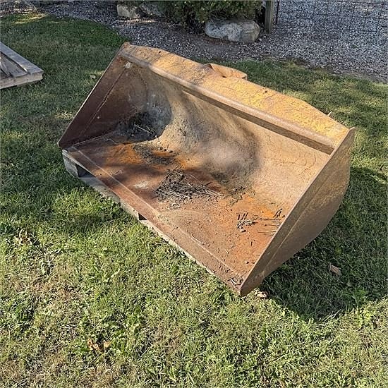Case 1840 Tools - Pallet forks, loading bucket, earth auger 6 of 19
