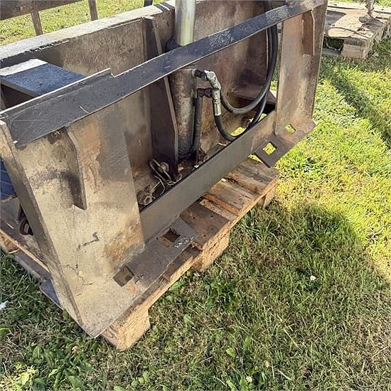 Case 1840 Tools - Pallet forks, loading bucket, earth auger 19 of 19
