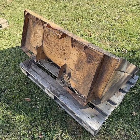 Case 1840 Tools - Pallet forks, loading bucket, earth auger 10 of 19