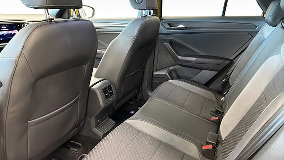 Volkswagen T-Roc 11 of 15