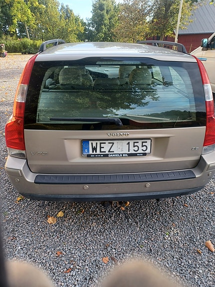 Volvo V70 2 of 6