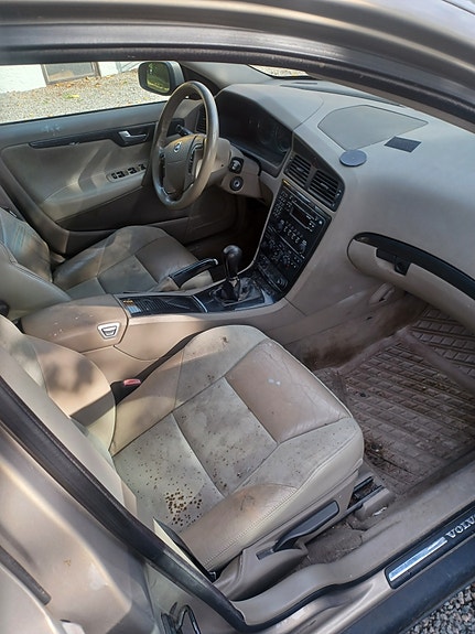 Volvo V70 3 of 6