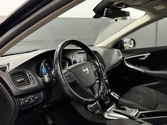 Volvo V40 12 of 22