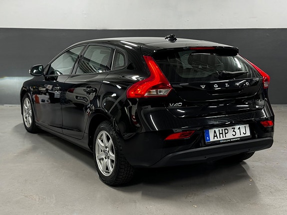 Volvo V40 8 of 22