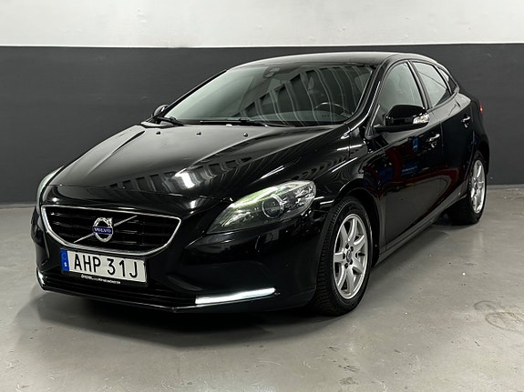 Volvo V40 6 of 22