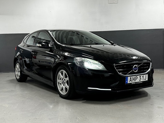 Volvo V40 3 of 22
