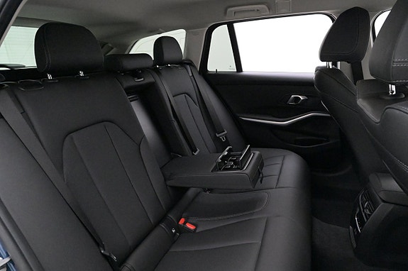 BMW 330e 20 of 27