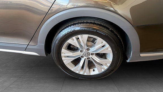 Volkswagen Passat 6 of 14