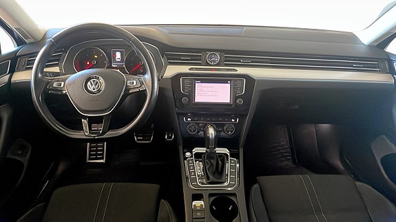 Volkswagen Passat 10 of 14