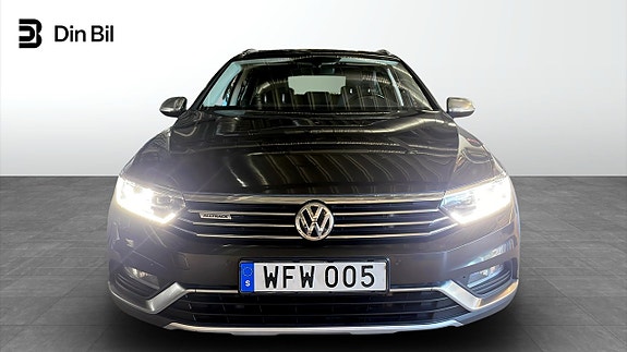 Volkswagen Passat 4 of 14