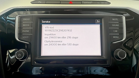 Volkswagen Passat 9 of 14