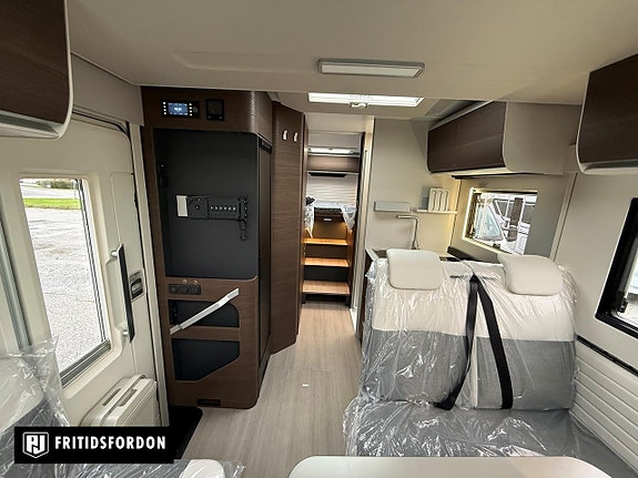Adria MATRIX SUPREME 670 SL 2 of 16