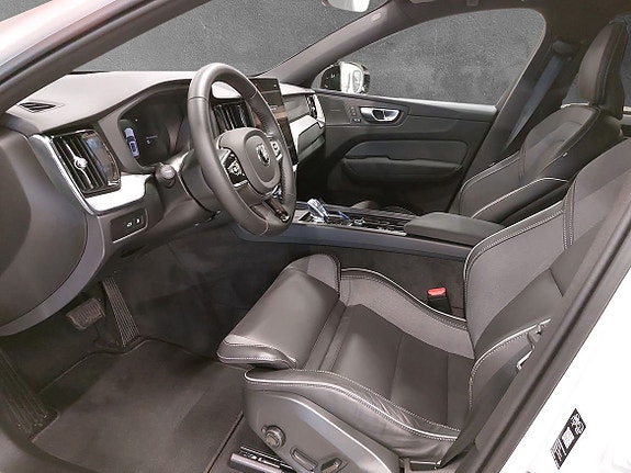 Volvo XC60 5 of 11