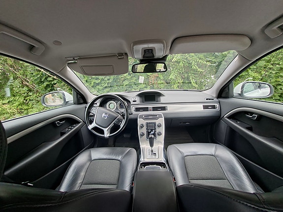 Volvo V70 3 of 8