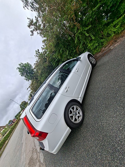 Volvo V70 2 of 8