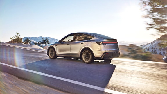 Tesla Model Y 3 of 5