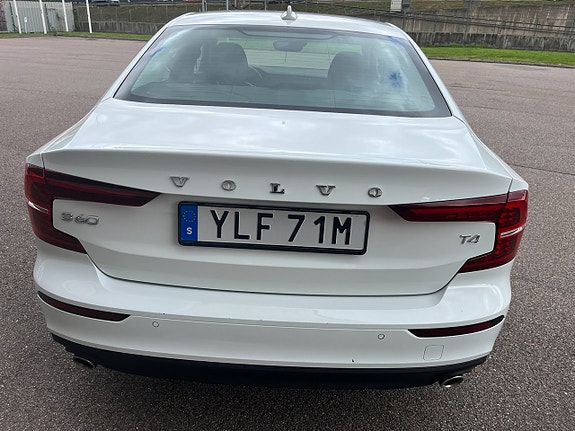 Volvo S60 4 of 20