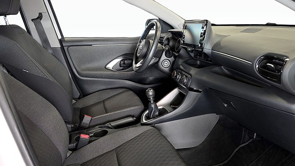 Toyota Yaris 3 of 9