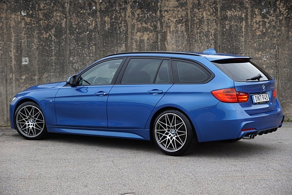 BMW 330d 4 of 23