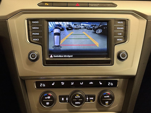 Volkswagen Passat 15 of 16