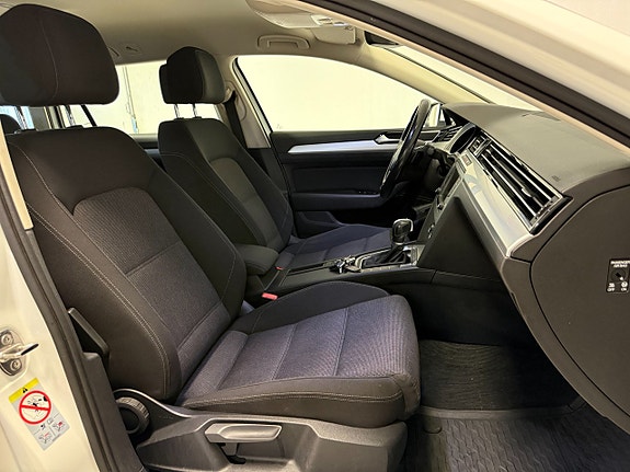 Volkswagen Passat 9 of 16