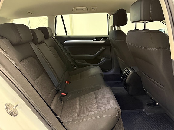 Volkswagen Passat 8 of 16
