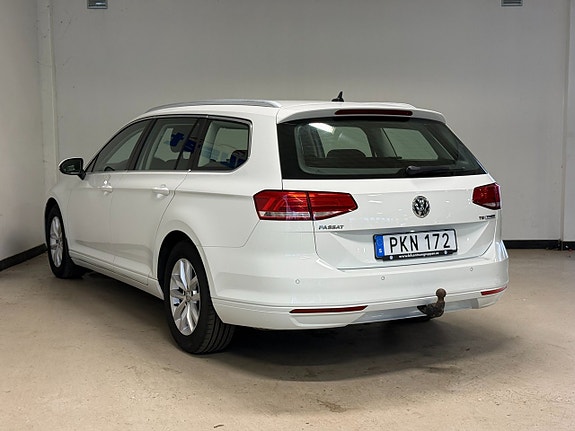 Volkswagen Passat 3 of 16