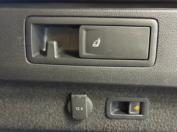 Volkswagen Passat 13 of 16