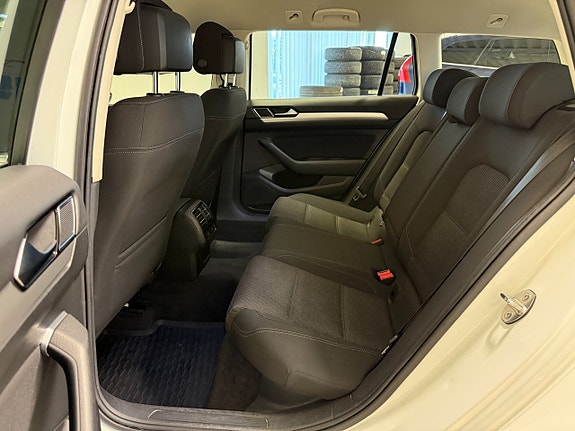 Volkswagen Passat 7 of 16