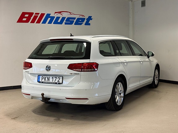 Volkswagen Passat 4 of 16